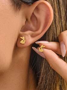 1 paire de boucles d'oreilles clous mini lapin en acier inoxydable doré, bijoux d'oreilles animal mignon de dessin animé hypoallergénique pour tenue quotidienne des femmes - GED904 - Voir 2