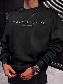 بلوزة رياضية رجالية بطبعة حروف "Walk By Faith" بياقة دائرية، لباس علوي بلوفر قصة فضفاضة كاجوال - الأسود - مشاهدة 2
