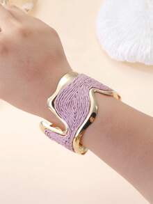 1pc Taro Purple Raffia Woven Metal Spliced Open Wide Cuff Bracelet, Women's Asymmetrical Wave C-Shaped Bangle, Beach Vacation, Autumn/Winter Maillard Outfit, Spring/Summer Picnic Camping, Best Friend Travel Photo Shoot, Daily Commute, Vintage Atmosphere Portrait, Long Dress Styling, Music Festival Casual Wear, Birthday Holiday Niche Gift - Lilac - View 8