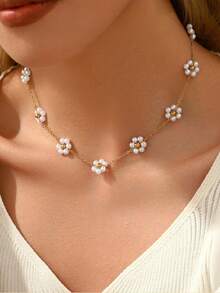 1pc Elegant White 6-Petal Flower Pendant Necklace, Gold-Tone Chain, Suitable For Daily Wear, Vacation, Party, Date Floral Jewelry - Multicolor - View 1