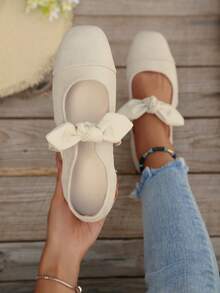 Women's French Style Mary Jane Shoes, Side Cutout Single Strap With Bow, Low Vamp, Patchwork Square Toe, Comfortable Lightweight Fashionable Flat Shoes - Off-white - View 1