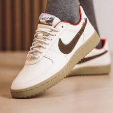 Nike New Field General SE Women's Retro Sports Sneakers - Off-white/Tan - View 1