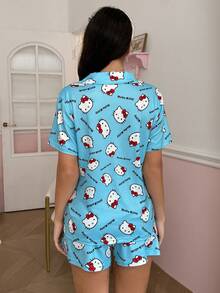 Noctvar OBM Sleepwear X Hello Kitty طقم بيجامة بناتي بطبعة هالو كيتي كاملة (قطعتان): بلوزة بأكمام قصيرة وياقة وأزرار أمامية مع شورت؛ ناعمة على البشرة، تسمح بمرور الهواء، وقصة واسعة - الأزرق - مشاهدة 6