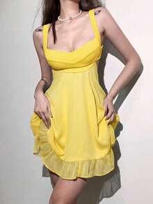 Vestido suelto de malla transparente con tirantes finos y hombros descubiertos que estiliza la figura - Amarillo - Ver 5