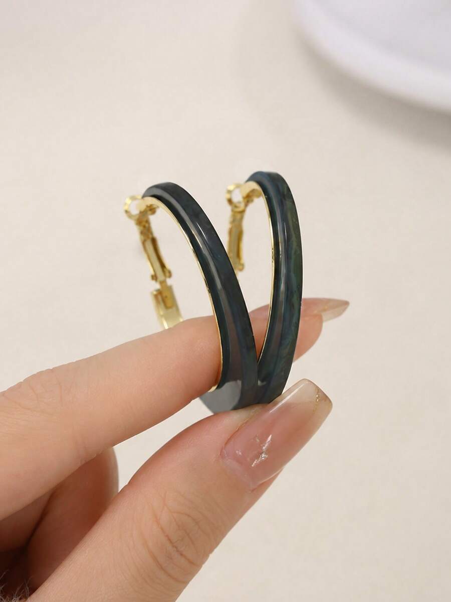 2pcs Classic Contrast Color Resin Hoop Earrings, Gold Frame Spotted Texture, Atmospheric Face-Flattering - Blue - View 1