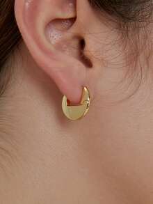 Charm-In أقراط هجي دائرية مصقولة بسيطة للنساء، أقراط حلقية هندسية مطلية بالنحاس والذهب عيار 18 قيراط، إكسسوارات أذن أساسية متعددة الاستخدامات للملابس الكاجوال - الذهبي - مشاهدة 3