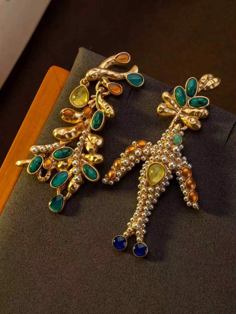 A Pair Of Vintage-Style Antique Bronze Crane And Bamboo Leaf Earrings, Perfect For Vacation Accessories Or Gifts - Gold - View 1