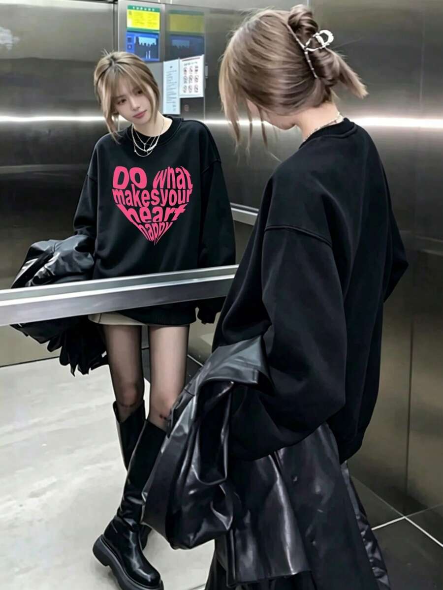 1pc Women's Long Sleeve Crew Neck Pullover Sweatshirt, Heart Print Pattern, Autumn Casual Loose Versatile Top - Black - View 1