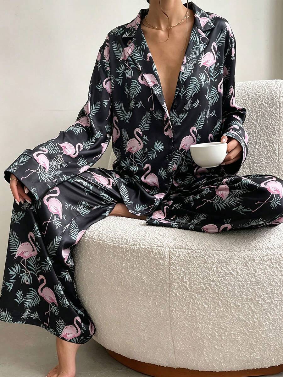 2件組女款叢林火紅鶴印花仿絲綢緞面睡衣套裝，翻領長袖前開扣上衣 + 鬆緊腰長褲，柔軟居家休閒睡衣套裝 - 黑色 - 查看 1