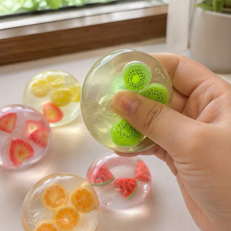 1 Peça Peça Brinquedo de Apertar com Formato de Fruta de Reação Lenta para Alívio do Estresse, Textura Macia e Elástica, Apertar Repetidamente Libera Efetivamente o Estresse e Acalma as Emoções, Estilo e Cor Aleatórios, Tamanho Compacto para Fácil Armazenamento, Adequado para Casa, Escritório, Mesa de Sala de Aula como Decoração, Também como Pequeno Presente Criativo para Aniversário, Halloween, Natal - Multicolorido - Visão 1