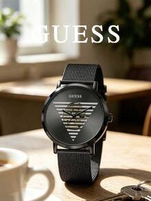 GUESS 中性復古三角問號 Logo 系列手錶，圓盤面壓紋 Logo，多色矽膠錶帶，休閒街頭石英腕錶 - 黑與白 - 查看 2