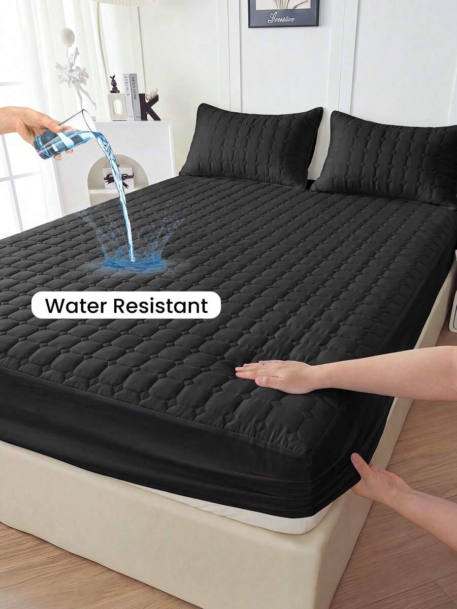 1pc Water-Repellent Comfortable Quilted Mattress Protector, Black Mattress Cover, Dust-Proof Mattress Pad, Soft And Skin-Friendly, Suitable For Queen/King/Twin Size Beds, All Season, Machine Washable