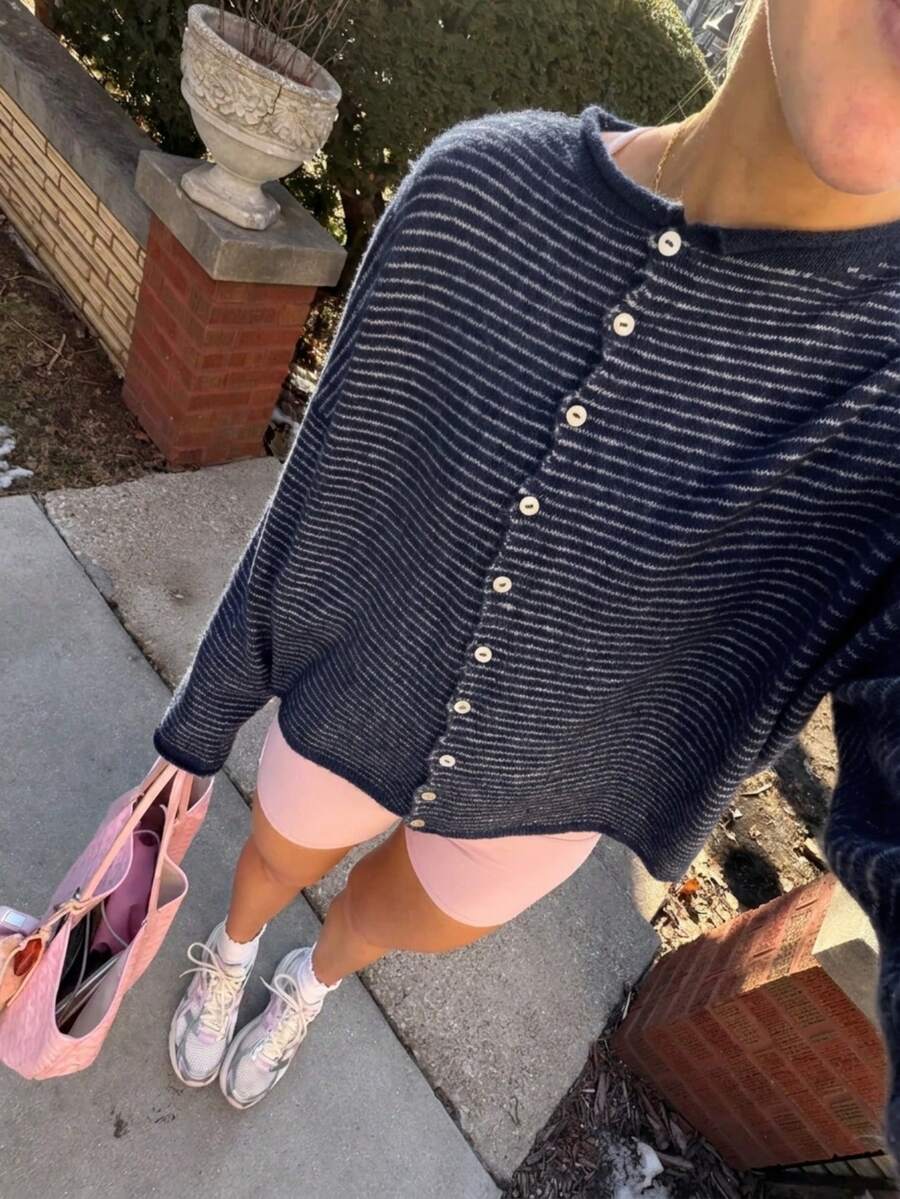 Cardigan Rajut Biru Tua Vintage dengan Garis-Garis Horizontal Putih Tipis, Sweater Luar Ruangan Serbaguna untuk Musim Semi/Gugur - Navy Blue - View 1
