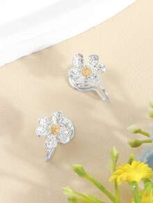 1 Pair Sweet Silver Floral Ear Clips, Spiral Disc Ear Clips, Women's Flower Earrings, Delicate & Versatile - Silver - View 4