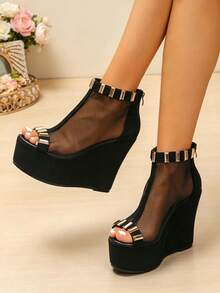 Sandal Wedges Wanita Ukuran Plus dengan Jala, Dekorasi Logam, Resleting Belakang, Ujung Terbuka, Model Tinggi, Gaya Punk, Sandal Wedges Hak Tinggi Sol Tebal Hitam untuk Musim Panas - Jaring hitam - potongan logam persegi panjang kecil - View 1