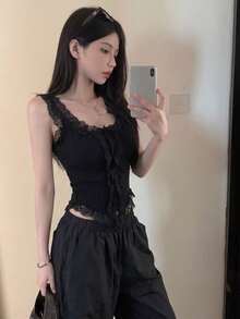 蕾絲飾邊拼接細肩帶背心上衣，夏季修身短版上衣，顯身材 - 黑色 - 查看 3