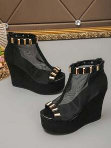 Sandal Wedges Wanita Ukuran Plus dengan Jala, Dekorasi Logam, Resleting Belakang, Ujung Terbuka, Model Tinggi, Gaya Punk, Sandal Wedges Hak Tinggi Sol Tebal Hitam untuk Musim Panas - Jaring hitam - potongan logam persegi panjang kecil - View 8