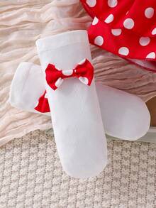 Set 5 pcs untuk Bayi Perempuan: Kaos Lengan Panjang Bergaris Putih dengan Pita Polkadot & Hiasan Ruffle + Gaun Ruffle Bertingkat Dua Lapis Polkadot + Bando Pita + Kaos Kaki - Merah - View 4