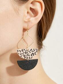 1 Pair Vintage Sexy Leopard Print & Black Half-Circle PU Leather Earrings, Metal Rhombus Geometric Patchwork Pendant Earrings - Multicolor - View 3