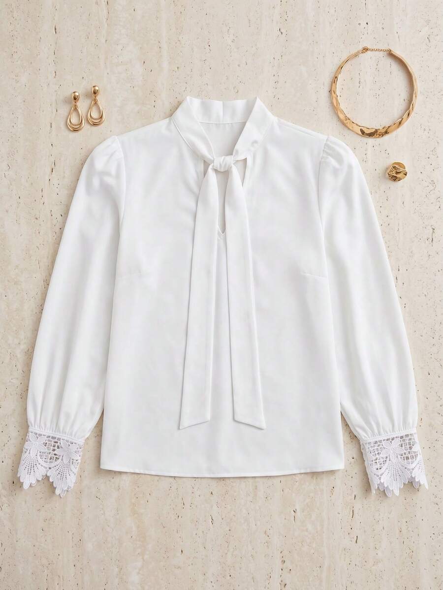 Women's White Blouse With Bow Neckline And Contrasting Lace Cuffs, Elegant Long-Sleeve Blouse With Puff Sleeves And Knot Detail, Regular Fit. - 米白色 - 查看 1