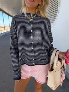 Cardigan Rajut Biru Tua Vintage dengan Garis-Garis Horizontal Putih Tipis, Sweater Luar Ruangan Serbaguna untuk Musim Semi/Gugur - Navy Blue - View 2