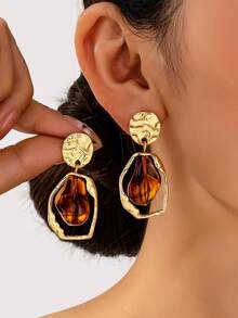 1 Pair Vintage Asymmetrical Baroque Pearl Women's Earrings, French Luxury Metal Hammered Asymmetrical Hollow Drop Earrings - Gold + Amber - View 1