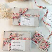 Cream Soft Skin-Friendly Floral Satin Ribbon, Suitable For Gift Wrapping, Handmade Crafts And Holiday Decoration, Pastoral Style Ribbon, Suitable For Christmas, Valentine's Day, New Year, All-Year Handmade Creation, Fresh Aesthetic - Multicolor - View 9