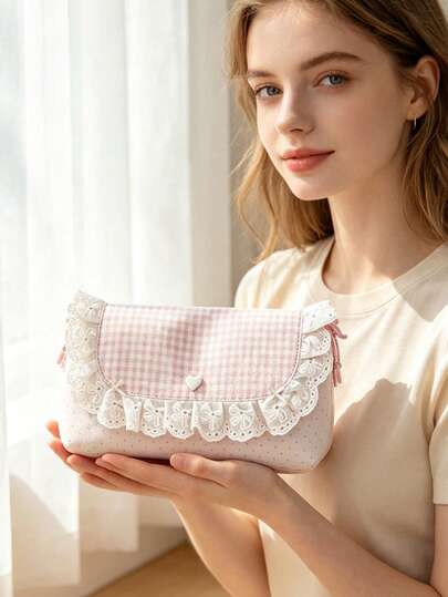 Estuche de lápices con ribete de encaje lindo, bolsa de lápices de gran capacidad con lunares, lazo y llavero de perlas, bolsa de papelería estética cottagecore, estuche de lápices kawaii, estuche de lápices con encaje, útiles escolares cottagecore, caja de lápices a rayas rosas, bolsa de lápices de gran capacidad, papelería para niñas, regalo de vuelta a la escuela, adecuado para adolescentes, regalo de útiles escolares de vuelta a la escuela, con lazo desmontable y llavero de perlas, regalo ideal de vuelta a la escuela para estudiantes
