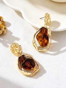 1 Pair Vintage Asymmetrical Baroque Pearl Women's Earrings, French Luxury Metal Hammered Asymmetrical Hollow Drop Earrings - Gold + Amber - View 6