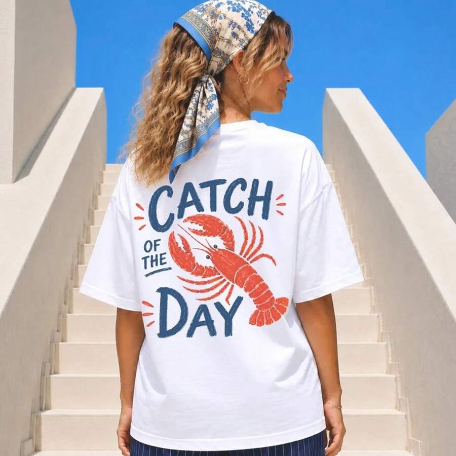 Camiseta de Langosta "Pescada del Día", Camiseta de Verano Costera, Camiseta de Langosta del Maine, Camiseta Estética de Pescador, Camiseta de Vacaciones en la Playa de - Blanco - Ver 1