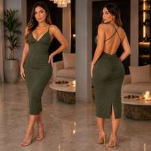 Vestido Midi em Poliamida Forrado com Bojo Elegante e Confortável Zero Transparência Premium Tubinho Colado Fenda Tecido Premium Modelo o Corpo Qualidade Moda Feminina Festa Jantar Romântico - Verde Militar - Visão 2