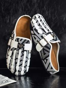 Men's Halloween Skeleton Claw Pattern Closed-Toe Mule Sandals, Adjustable Buckle Suede Backless Slip-On Casual Flat Half-Slippers - White - View 1