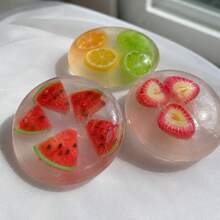1 Peça Peça Brinquedo de Apertar com Formato de Fruta de Reação Lenta para Alívio do Estresse, Textura Macia e Elástica, Apertar Repetidamente Libera Efetivamente o Estresse e Acalma as Emoções, Estilo e Cor Aleatórios, Tamanho Compacto para Fácil Armazenamento, Adequado para Casa, Escritório, Mesa de Sala de Aula como Decoração, Também como Pequeno Presente Criativo para Aniversário, Halloween, Natal - Multicolorido - Visão 3
