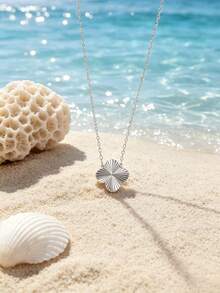 Vintage Four-Leaf Clover Necklace For Women, Luxury Lucky Clover Collarbone Chain, Classic Four-Leaf Clover Design, Minimalist And Elegant. Popular European And American Ins Style Versatile Jewelry, Symbolizing Luck And Prosperity, Suitable For Daily Commute, Beach Vacation, Date Outings, Can Be Worn Alone Or Layered With Other Jewelry, Full Of Atmosphere, Perfect For Daily Gifts - Four-leaf Clover Pendant Necklace - View 2