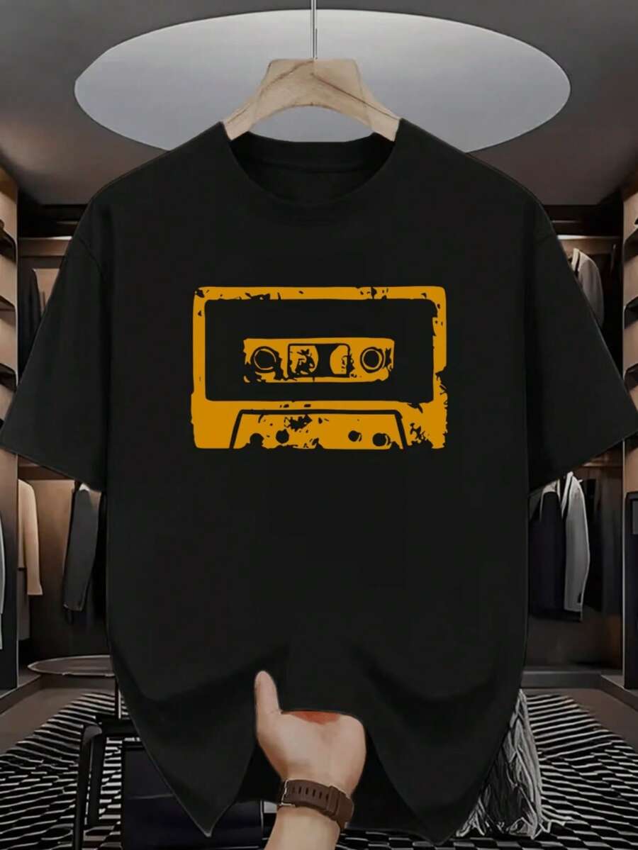 Vintage-Kassetten-T-Shirt mit weißem Hintergrund und abgenutztem orangefarbenem Vintage-Kassetten-Print für Retro-Musikliebhaber - Schwarz - Übersicht 1