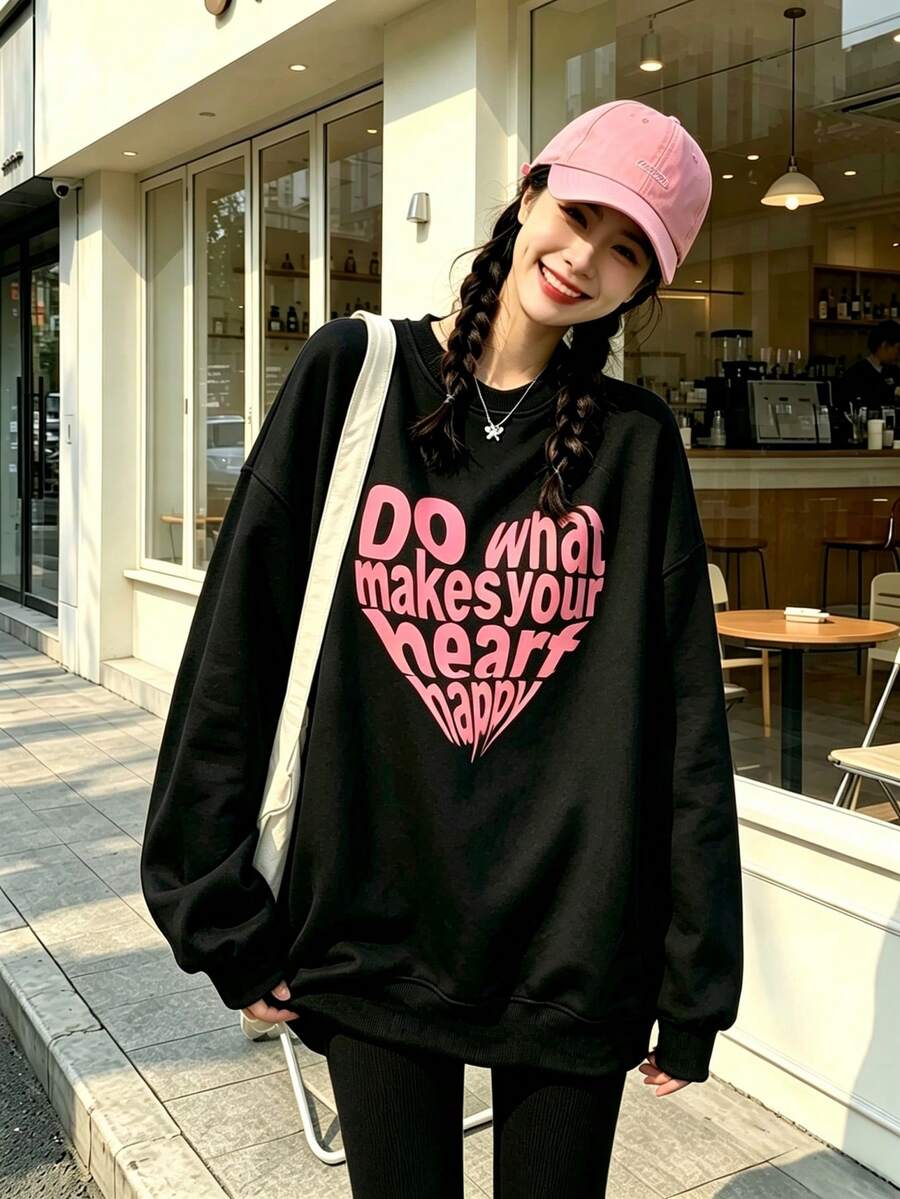 1件女款長袖圓領套頭運動衫,愛心印花圖案,秋季休閒寬鬆百搭上衣 - 黑色 - 查看 1