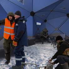 Insulated Pop Up Ice Fishing Tent For 4-6 People – Portable Winter Shelter With Durable 210D Quilted Oxford Fabric, PVC Windows & Doors, Easy Setup, Weatherproof Ice Fishing Hut - Blue - View 2
