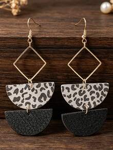 1 Pair Vintage Sexy Leopard Print & Black Half-Circle PU Leather Earrings, Metal Rhombus Geometric Patchwork Pendant Earrings - Multicolor - View 1