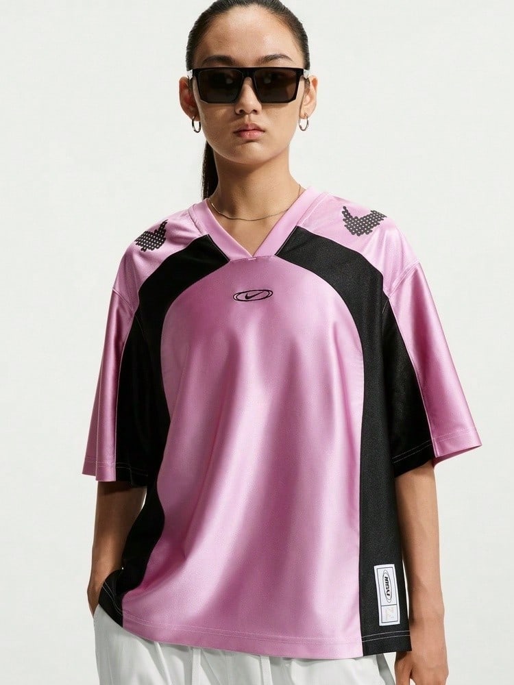 Nike Áo thun nữ AS W NK STREET GFX JERSEY tay ngắn cổ dệt không cổ TIQ6138-621 - Bữa tiệc đấm - Xem 1