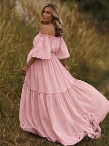 Gaun Hamil Lengan Pendek Berlapis Model Bahu Terbuka dari Kain Krepe dengan Sedikit Elastis, Rok Berumbai di Bagian Bawah, Cocok untuk Pemotretan di Halaman Rumput, Pantai, Taman, dan Acara Khusus Lainnya - Baby Pink - View 2