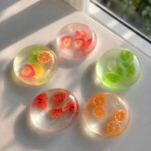 1 Peça Peça Brinquedo de Apertar com Formato de Fruta de Reação Lenta para Alívio do Estresse, Textura Macia e Elástica, Apertar Repetidamente Libera Efetivamente o Estresse e Acalma as Emoções, Estilo e Cor Aleatórios, Tamanho Compacto para Fácil Armazenamento, Adequado para Casa, Escritório, Mesa de Sala de Aula como Decoração, Também como Pequeno Presente Criativo para Aniversário, Halloween, Natal - Multicolorido - Visão 5