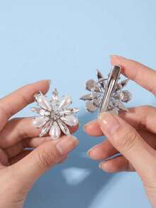 1 Pair French Style Silver Pearl Rhinestone Flower Hair Clips For Women, Daily Commute Updo Side Clips, Gentle Elegant Versatile Travel Photo Accessory, Exquisite Alligator Hair Clips - Silver - View 9