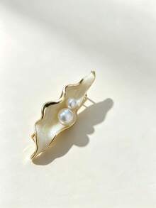 Gold Wavy Shell Pearl Brooch, Enamel Shell Women's Lapel Pin Clothing Accessory - Gold - View 3