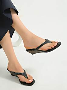 Sandal Selop Bertumit Rendah Suede Gaya Prancis Terbaru Musim Panas 2026, Sandal Selop Serbaguna untuk Aktivitas Luar Ruangan - Hitam - View 5
