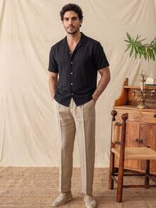 glestore Herrenhemd im Vintage-Stil: Vintage-inspirierte Ästhetik. Klassisches atmungsaktives einfarbiges Kurzarmhemd mit Knopfleiste und gestreifter Textur, Cuban-Kragen. Lässiger Urlaubsstil. Vielseitig für mehrere Outfits, Frühling/Sommer - Schwarz - Übersicht 4