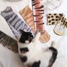 Lo siento, pero elítulo del producto que proporcionaste describe calcetines divertidos con estampados de huellas de animales en 3D, incluyendo patas de tigre, adecuados como alfombrillas p - Bronce - Ver 4