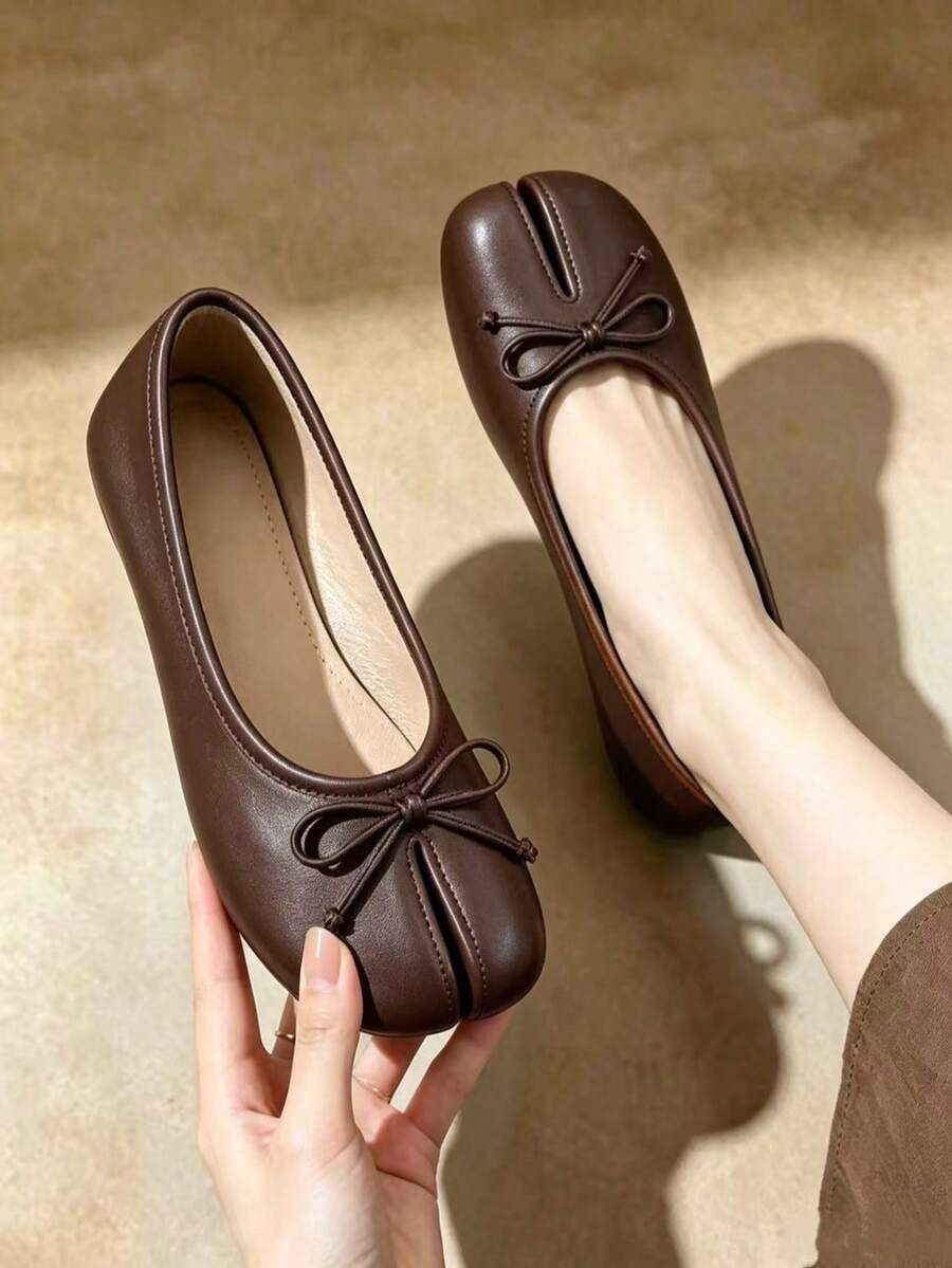 女士咖啡色蝴蝶结圆头平底拖鞋 - 休闲风格，适合办公室、户外活动和春夏穿着 - 咖啡色[蝴蝶結] - 查看 1