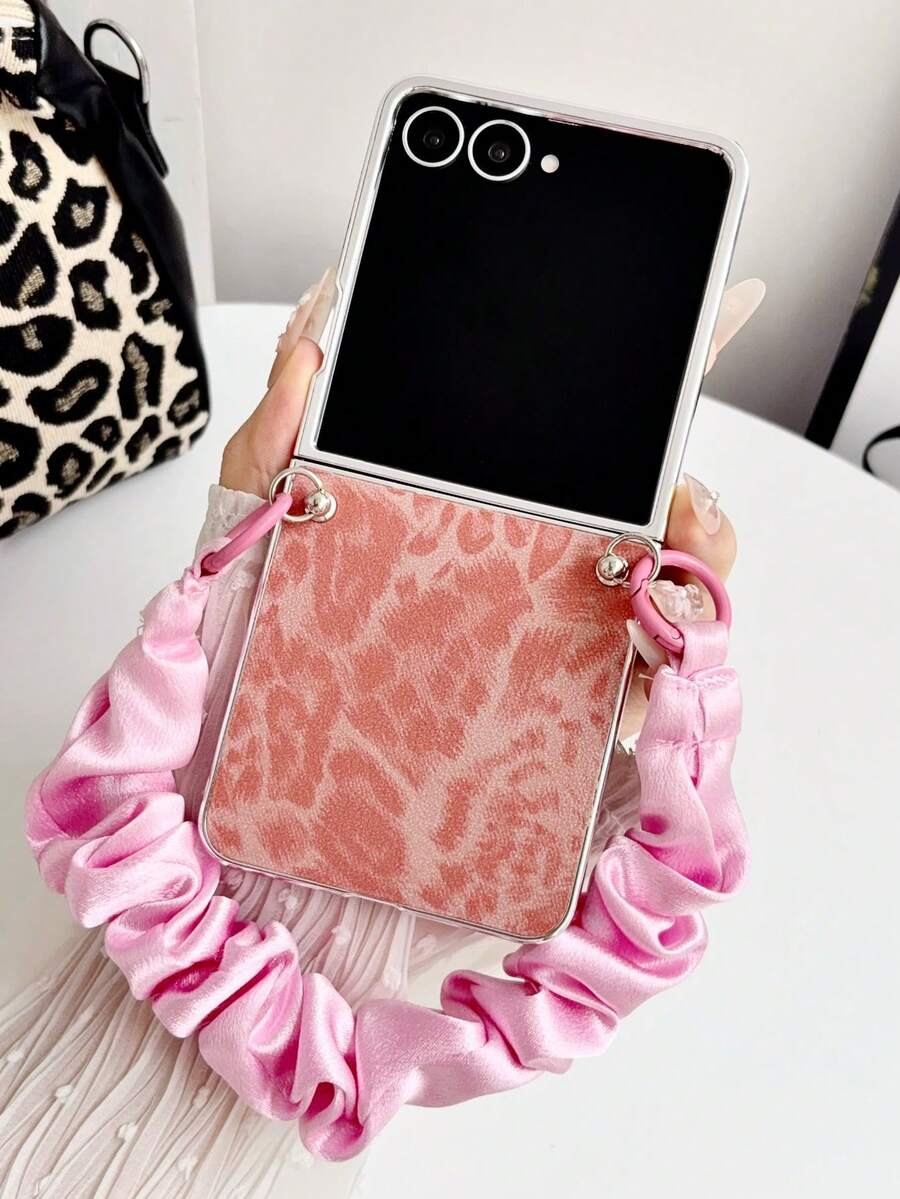 1pc Girls Electroplated Leopard Print Scarf Bracelet Style Smart Phone Case Protective Cover Portable Design Phone Case Protective Cover Compatible With Samsung Galaxy Z Flip8, Galaxy ZFlip 7, Galaxy ZFlip 7FE, Galaxy ZFlip 6, Galaxy ZFlip 5 Back To School Season - Multicolor - View 1