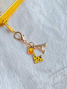 1PC Cute Giraffe Initial Keychain Pendant, Animal Theme With Golden Letter Decoration. Name Initial Keychain, Cute Accessory Suitable For Men And Women. Backpack Keychain Accessory, Great Gift For Boyfriends, Girlfriends, Classmates And Family, Small Party Favor - Multicolor - View 10