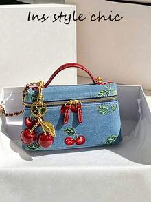 櫻桃刺繡方盒手提包，丹寧布料 3D 櫻桃吊飾雙拉鍊迷你斜背包，附可拆式鏈條肩帶 - 藍色 - 查看 6